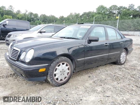 ✅ 1999 Mercedes-Benz E 320 • VIN: WDBJF65H9XA917140 • Lot: 65824395. Wystawiony na Copart z przebiegiem 76 637 mil. Bezpłatny archiwum sprzedaży aukcyjnych z USA i szczegółowy raport historii pojazdu na DreamBid. Zdjęcie 1.