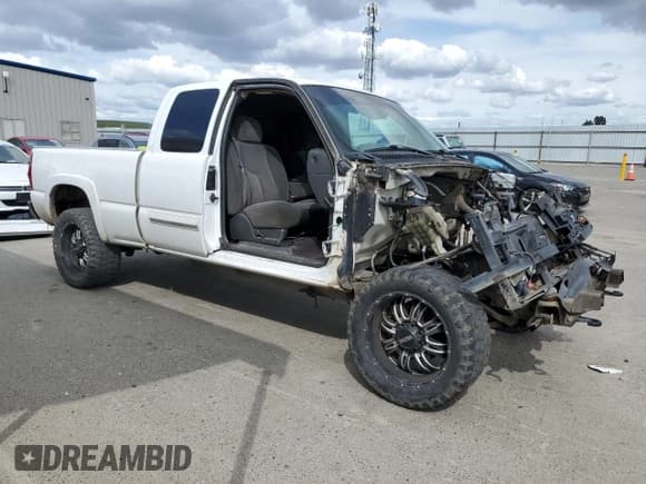 ✅ 2003 Chevrolet Silverado 2500HD LS • VIN: 1GCHC29U13E267442 • Лот: 51182565. Опубликован ранее на Copart с пробегом Не указан. Бесплатный доступ к архиву аукционных продаж из США и подробный отчёт об истории автомобиля на DreamBid. Изображение 4.