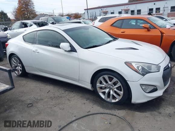 ✅ 2013 Hyundai Genesis Coupe Grand Touring • VIN: KMHHU6KJ9DU093675 • Lot: 43677074. Wystawiony na IAAI z przebiegiem 192 721 mil. Bezpłatny archiwum sprzedaży aukcyjnych z USA i szczegółowy raport historii pojazdu na DreamBid. Zdjęcie 13.