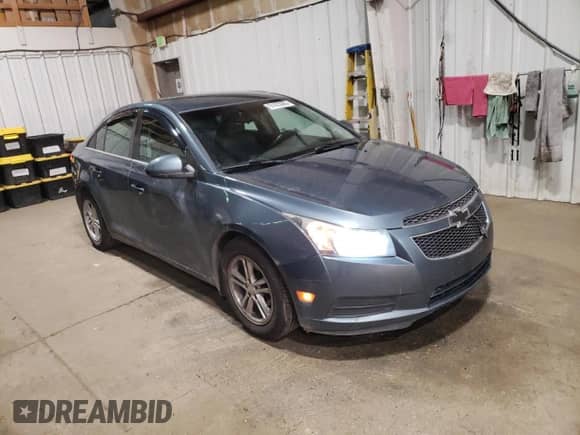 2012 Chevrolet Cruze 1LT z VIN 1G1PF5SC5C7268063, wystawiony jako Copart lot #91423205 z przebiegiem 122 123 mil mil oraz Czysty tytuł • Clean title. Historia ofert i sprzedaży dostępna na DreamBid. Obrazek 4.