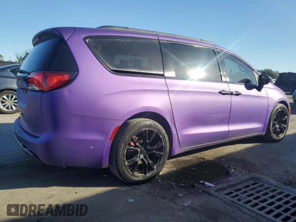 ✅ 2017 Chrysler Pacifica Touring Plus • VIN: 2C4RC1BG5HR528634 • Лот: 92633935. Опубликован ранее на Copart с пробегом 216 374 миль. Бесплатный доступ к архиву аукционных продаж из США и подробный отчёт об истории автомобиля на DreamBid. Изображение 3.