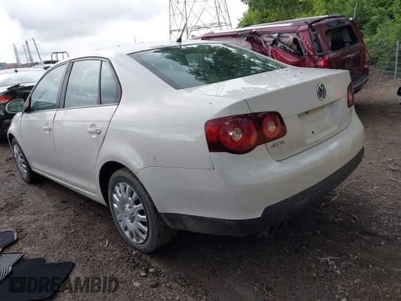 ✅ 2010 Volkswagen Jetta S • VIN: 3VWJZ7AJ3AM028610 • Lot: 42368121. Wystawiony na IAAI z przebiegiem 138 289 mil. Bezpłatny archiwum sprzedaży aukcyjnych z USA i szczegółowy raport historii pojazdu na DreamBid. Zdjęcie 3.
