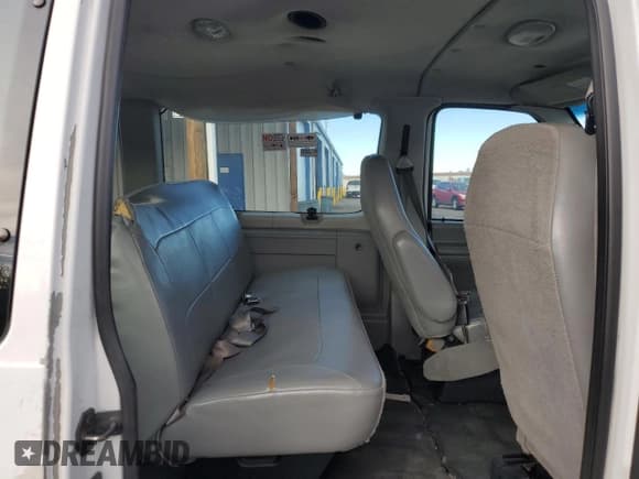✅ 2004 Ford Econoline Passenger XL • VIN: 1FBSS31L54HB53305 • Lot: 92125385. Wystawiony na Copart z przebiegiem 138 490 mil. Bezpłatny archiwum sprzedaży aukcyjnych z USA i szczegółowy raport historii pojazdu na DreamBid. Zdjęcie 11.