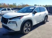 ✅ 2021 Nissan Rogue SL • VIN: JN8AT3CA2MW011414 • Lot: 43729740. Wystawiony na IAAI z przebiegiem 7 842 mil. Bezpłatny archiwum sprzedaży aukcyjnych z USA i szczegółowy raport historii pojazdu na DreamBid. Zdjęcie 2.