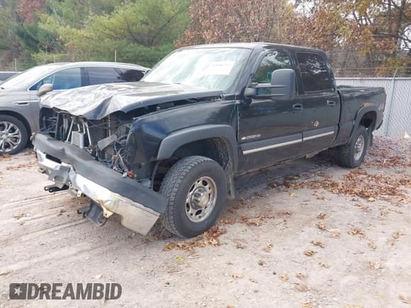 ✅ 2003 Chevrolet Silverado 2500HD LS • VIN: 1GCHK23U03F101886 • Lot: 43590797. Wystawiony na IAAI z przebiegiem Nie podano. Bezpłatny archiwum sprzedaży aukcyjnych z USA i szczegółowy raport historii pojazdu na DreamBid. Zdjęcie 2.