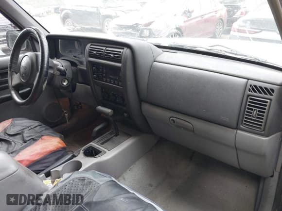 ✅ 1998 Jeep Cherokee Sport • VIN: 1J4FJ68S2WL218474 • Лот: 42595465. Опубликован ранее на IAAI с пробегом 184 262 миль. Бесплатный доступ к архиву аукционных продаж из США и подробный отчёт об истории автомобиля на DreamBid. Изображение 5.