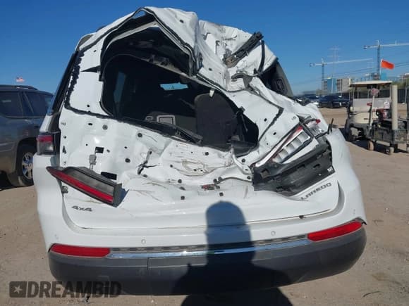 ✅ 2025 Jeep Grand Cherokee Altitude X • VIN: 1C4RJKAG4S8675639 • Lot: 43567435. Listed on IAAI with 9,276 mi. Free auction sales archive from the USA and detailed vehicle history report at DreamBid. Image 17.