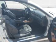 ✅ 2007 Mercedes-Benz CLK 550 • VIN: WDBTK72F47F223522 • Lot: 42337666. Wystawiony na IAAI z przebiegiem 117 326 mil. Bezpłatny archiwum sprzedaży aukcyjnych z USA i szczegółowy raport historii pojazdu na DreamBid. Zdjęcie 5.