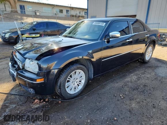 ✅ 2010 Chrysler 300 Touring • VIN: 2C3CA5CVXAH265640 • Лот: 85088155. Опубликован ранее на Copart с пробегом 126 035 миль. Бесплатный доступ к архиву аукционных продаж из США и подробный отчёт об истории автомобиля на DreamBid. Изображение 1.