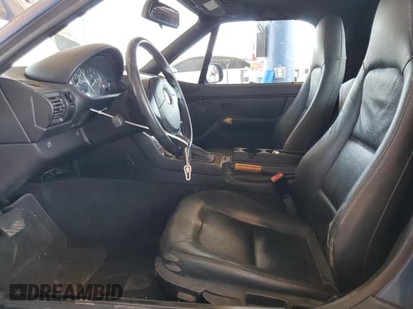 ✅ 2002 BMW Z3 2.5 • VIN: 4USCN33432LM06882 • Лот: 57186805. Опубликован ранее на Copart с пробегом 117 834 миль. Бесплатный доступ к архиву аукционных продаж из США и подробный отчёт об истории автомобиля на DreamBid. Изображение 7.