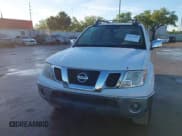 ✅ 2010 Nissan Frontier SE • VIN: 1N6AD0ER9AC438013 • Lot: 41852387. Wystawiony na IAAI z przebiegiem 200 220 mil. Bezpłatny archiwum sprzedaży aukcyjnych z USA i szczegółowy raport historii pojazdu na DreamBid. Zdjęcie 6.