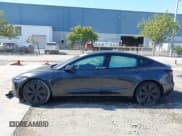 ✅ 2024 Tesla Model 3 • VIN: 5YJ3E1EA1RF740726 • Lot: 43472506. Wystawiony na IAAI z przebiegiem 10 963 mil. Bezpłatny archiwum sprzedaży aukcyjnych z USA i szczegółowy raport historii pojazdu na DreamBid. Zdjęcie 14.