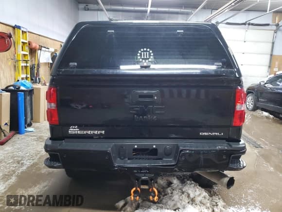 ✅ 2015 GMC Sierra 3500HD Denali • VIN: 1GT424E89FF530281 • Lot: 49683995. Wystawiony na Copart z przebiegiem 212 606 mil. Bezpłatny archiwum sprzedaży aukcyjnych z USA i szczegółowy raport historii pojazdu na DreamBid. Zdjęcie 6.