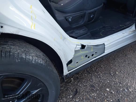 ✅ 2023 Subaru Ascent Onyx • VIN: 4S4WMAHD7P3446856 • Lot: 41948672. Wystawiony na IAAI z przebiegiem 18 484 mil. Bezpłatny archiwum sprzedaży aukcyjnych z USA i szczegółowy raport historii pojazdu na DreamBid. Zdjęcie 17.