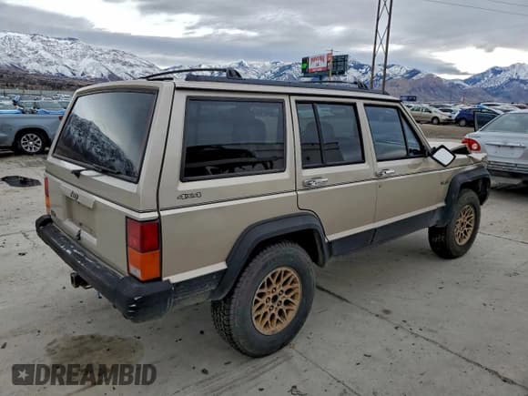 ✅ 1995 Jeep Cherokee Country • VIN: 1J4FJ78S1SL501335 • Lot: 95866195. Listed on Copart with 218,317 mi. Free auction sales archive from the USA and detailed vehicle history report at DreamBid. Image 3.