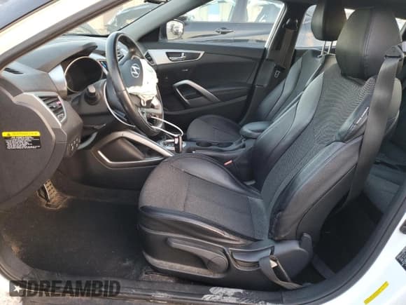 ✅ 2015 Hyundai Veloster • VIN: KMHTC6AD6FU237811 • Lot: 83592974. Listed on Copart with 122,604 mi. Free auction sales archive from the USA and detailed vehicle history report at DreamBid. Image 7.