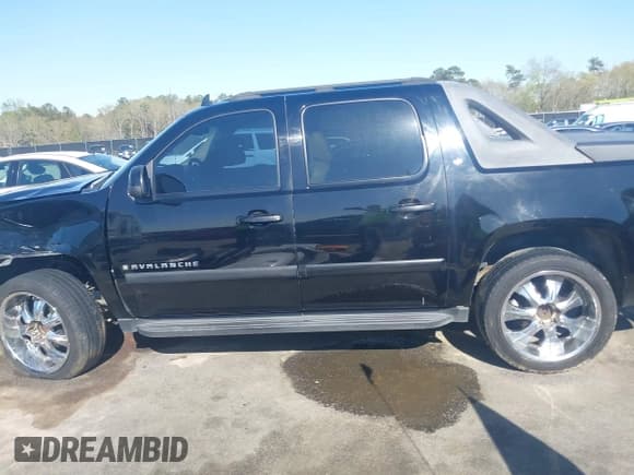 ✅ 2007 Chevrolet Avalanche LTZ • VIN: 3GNEC12J37G159231 • Lot: 41853434. Listed on IAAI with 266,162 mi. Free auction sales archive from the USA and detailed vehicle history report at DreamBid. Image 14.