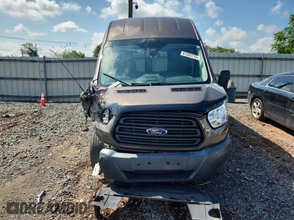 ✅ 2017 Ford Transit • VIN: 1FTYR2XV8HKA13794 • Lot: 61325715. Wystawiony na Copart z przebiegiem 68 126 mil. Bezpłatny archiwum sprzedaży aukcyjnych z USA i szczegółowy raport historii pojazdu na DreamBid. Zdjęcie 5.