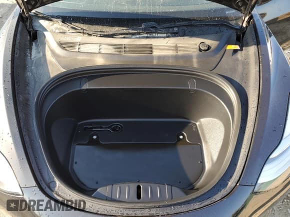 ✅ 2018 Tesla Model 3 Long Range Battery • VIN: 5YJ3E1EB1JF099266 • Lot: 69037565. Wystawiony na Copart z przebiegiem 86 759 mil. Bezpłatny archiwum sprzedaży aukcyjnych z USA i szczegółowy raport historii pojazdu na DreamBid. Zdjęcie 11.
