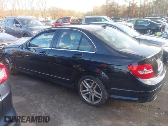 ✅ 2013 Mercedes-Benz C 300 Sport • VIN: WDDGF8ABXDR242135 • Lot: 43650458. Wystawiony na IAAI z przebiegiem 151 441 mil. Bezpłatny archiwum sprzedaży aukcyjnych z USA i szczegółowy raport historii pojazdu na DreamBid. Zdjęcie 14.