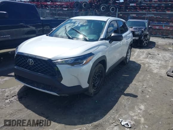 ✅ 2024 Toyota Corolla Cross L • VIN: 7MUAAAAG2RV081361 • Лот: 42971076. Опубликован ранее на IAAI с пробегом 28 980 миль. Бесплатный доступ к архиву аукционных продаж из США и подробный отчёт об истории автомобиля на DreamBid. Изображение 17.