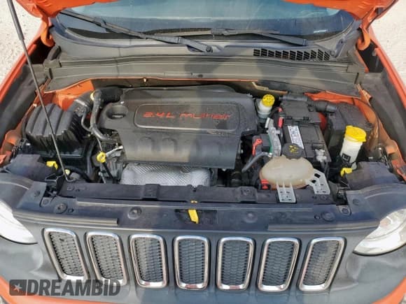 ✅ 2015 Jeep Renegade Latitude • VIN: ZACCJABT2FPC23859 • Lot: 80630145. Wystawiony na Copart z przebiegiem 77 361 mil. Bezpłatny archiwum sprzedaży aukcyjnych z USA i szczegółowy raport historii pojazdu na DreamBid. Zdjęcie 12.