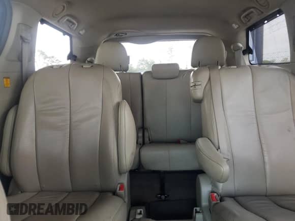 2011 Toyota Sienna XLE AAS с VIN 5TDYK3DC4BS132990, выставлен на аукционе Copart как лот 69782765 с пробегом 253 780 миль миль и Списание • Salvage title. История ставок и продаж доступна на DreamBid. Изображение 10.