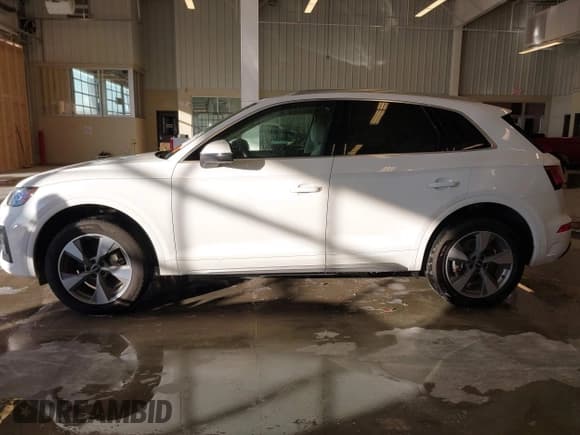 ✅ 2023 Audi Q5 Premium Plus • VIN: WA1BBAFY1P2020434 • Lot: 40964961. Listed on IAAI with 26,606 mi. Free auction sales archive from the USA and detailed vehicle history report at DreamBid. Image 14.