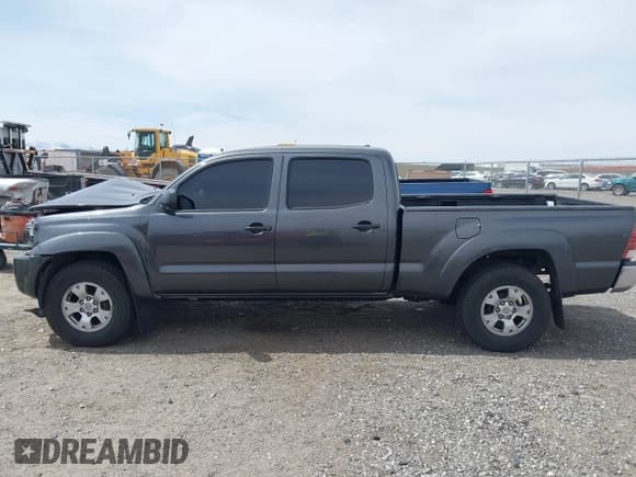 ✅ 2011 Toyota Tacoma PreRunner • VIN: 3TMKU4HNXBM029588 • Lot: 41920512. Listed on IAAI with 266,591 mi. Free auction sales archive from the USA and detailed vehicle history report at DreamBid. Image 14.