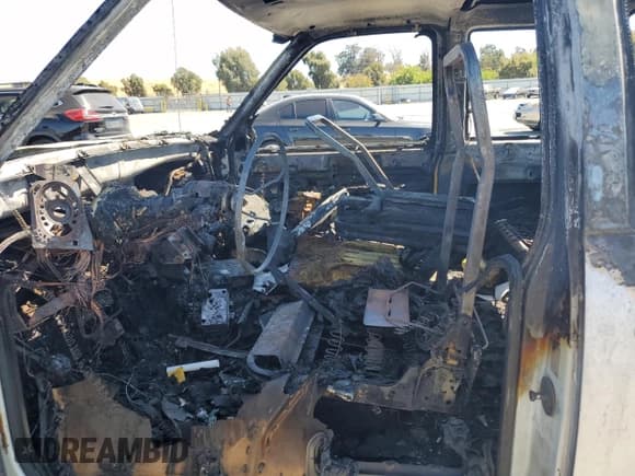 ✅ 1993 GMC Sierra 1500 • VIN: 1GTGC39N9PE540336 • Lot: 69100205. Wystawiony na Copart z przebiegiem Nie podano. Bezpłatny archiwum sprzedaży aukcyjnych z USA i szczegółowy raport historii pojazdu na DreamBid. Zdjęcie 7.