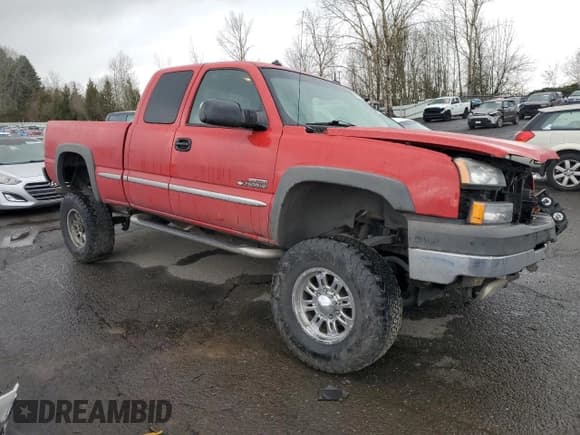 ✅ 2003 Chevrolet Silverado 2500HD LS • VIN: 1GCHK29G63E331956 • Lot: 47403935. Wystawiony na Copart z przebiegiem 207 222 mil. Bezpłatny archiwum sprzedaży aukcyjnych z USA i szczegółowy raport historii pojazdu na DreamBid. Zdjęcie 4.