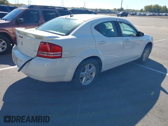 ✅ 2008 Dodge Avenger SXT • VIN: 1B3LC56K78N665259 • Lot: 43558259. Wystawiony na IAAI z przebiegiem 172 226 mil. Bezpłatny archiwum sprzedaży aukcyjnych z USA i szczegółowy raport historii pojazdu na DreamBid. Zdjęcie 4.