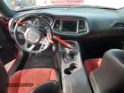 ✅ 2017 Dodge Challenger T/A 392 • VIN: 2C3CDZFJ5HH517800 • Lot: 38282153. Wystawiony na Copart z przebiegiem 64 178 mil. Bezpłatny archiwum sprzedaży aukcyjnych z USA i szczegółowy raport historii pojazdu na DreamBid. Zdjęcie 8.