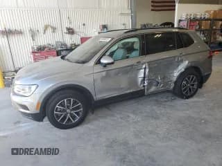 ✅ 2020 Volkswagen Tiguan SE • VIN: 3VV2B7AX8LM080447 • Lot: 90936075. Wystawiony na Copart z przebiegiem 52 977 mil. Bezpłatny archiwum sprzedaży aukcyjnych z USA i szczegółowy raport historii pojazdu na DreamBid. Zdjęcie 1.