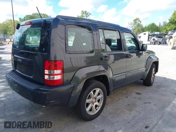 ✅ 2010 Jeep Liberty Sport • VIN: 1J4PN2GK2AW135038 • Lot: 43134645. Wystawiony na IAAI z przebiegiem 109 827 mil. Bezpłatny archiwum sprzedaży aukcyjnych z USA i szczegółowy raport historii pojazdu na DreamBid. Zdjęcie 4.