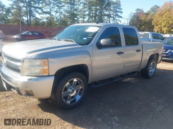 ✅ 2007 Chevrolet Silverado 1500 1LT • VIN: 2GCEC13J871688674 • Lot: 43707213. Wystawiony na IAAI z przebiegiem 293 504 mil. Bezpłatny archiwum sprzedaży aukcyjnych z USA i szczegółowy raport historii pojazdu na DreamBid. Zdjęcie 18.