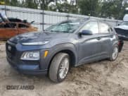 ✅ 2019 Hyundai Kona SEL • VIN: KM8K22AA1KU320263 • Лот: 74235434. Опубликован ранее на Copart с пробегом 84 703 миль. Бесплатный доступ к архиву аукционных продаж из США и подробный отчёт об истории автомобиля на DreamBid. Изображение 1.