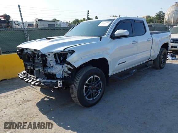 ✅ 2025 Toyota Tacoma SR • VIN: 3TYLB5JN7ST067889 • Лот: 42444254. Опубликован ранее на IAAI с пробегом 5 786 миль. Бесплатный доступ к архиву аукционных продаж из США и подробный отчёт об истории автомобиля на DreamBid. Изображение 18.
