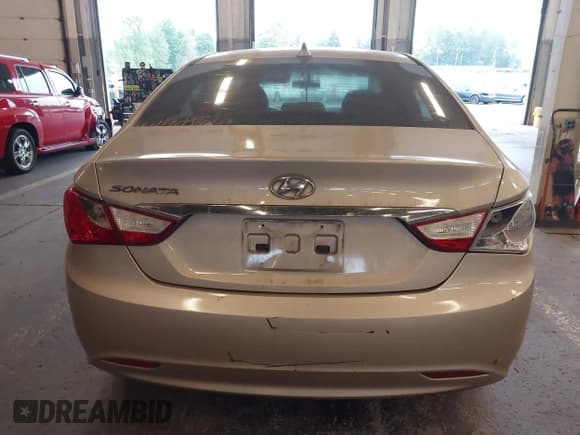 ✅ 2011 Hyundai Sonata GLS • VIN: 5NPEB4AC3BH066421 • Lot: 43163332. Listed on IAAI with 155,955 mi. Free auction sales archive from the USA and detailed vehicle history report at DreamBid. Image 16.