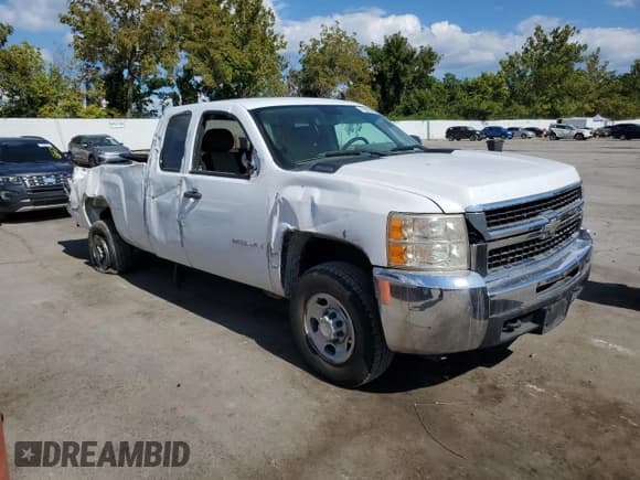 ✅ 2009 Chevrolet Silverado 2500HD Work Truck • VIN: 1GCHC49K99E100913 • Лот: 70993945. Опубликован ранее на Copart с пробегом Не указан. Бесплатный доступ к архиву аукционных продаж из США и подробный отчёт об истории автомобиля на DreamBid. Изображение 4.