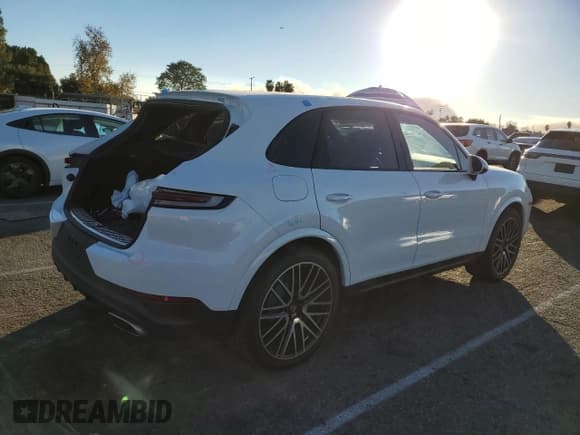 ✅ 2024 Porsche Cayenne • VIN: WP1AA2AYXRDA09195 • Lot: 87973845. Listed on Copart with 5,050 mi. Free auction sales archive from the USA and detailed vehicle history report at DreamBid. Image 3.