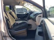 ✅ 2015 Dodge Grand Caravan SXT • VIN: 2C4RDGCG5FR733575 • Lot: 42647763. Wystawiony na IAAI z przebiegiem 279 285 mil. Bezpłatny archiwum sprzedaży aukcyjnych z USA i szczegółowy raport historii pojazdu na DreamBid. Zdjęcie 5.