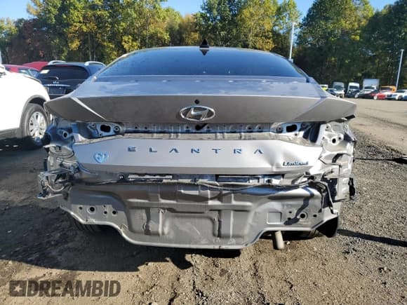 ✅ 2022 Hyundai Elantra Limited • VIN: KMHLP4AG1NU330902 • Lot: 85849035. Listed on Copart with 60,088 mi. Free auction sales archive from the USA and detailed vehicle history report at DreamBid. Image 6.