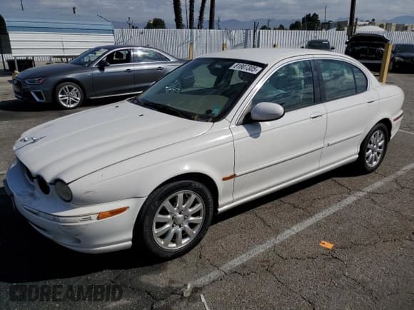 ✅ 2003 Jaguar X-Type • VIN: SAJEB52DX3XD11724 • Lot: 81807305. Wystawiony na Copart z przebiegiem 195 798 mil. Bezpłatny archiwum sprzedaży aukcyjnych z USA i szczegółowy raport historii pojazdu na DreamBid. Zdjęcie 1.