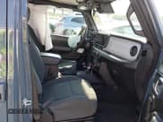 ✅ 2024 Jeep Wrangler Sport S • VIN: 1C4PJXDG5RW334658 • Lot: 42932305. Wystawiony na IAAI z przebiegiem 6 587 mil. Bezpłatny archiwum sprzedaży aukcyjnych z USA i szczegółowy raport historii pojazdu na DreamBid. Zdjęcie 5.