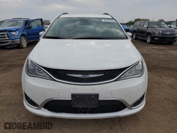 ✅ 2018 Chrysler Pacifica Limited • VIN: 2C4RC1GGXJR226366 • Lot: 82449135. Listed on Copart with 109,534 mi. Free auction sales archive from the USA and detailed vehicle history report at DreamBid. Image 5.
