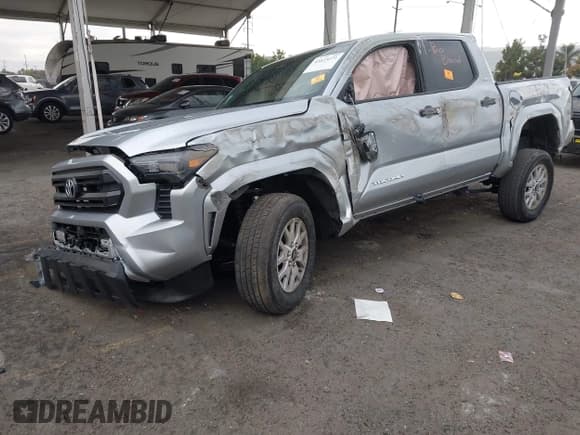 ✅ 2025 Toyota Tacoma TRD Sport • VIN: 3TYLB5JN6ST064563 • Lot: 43423271. Listed on IAAI with 3,199 mi. Free auction sales archive from the USA and detailed vehicle history report at DreamBid. Image 2.