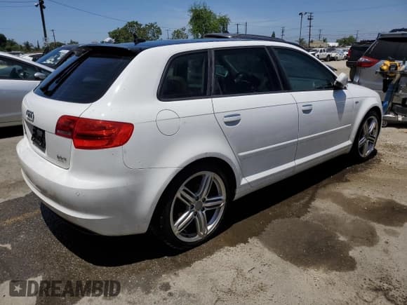 ✅ 2011 Audi A3 Premium Plus • VIN: WAUKEAFM7BA064086 • Лот: 58262295. Опубликован ранее на Copart с пробегом 121 663 миль. Бесплатный доступ к архиву аукционных продаж из США и подробный отчёт об истории автомобиля на DreamBid. Изображение 3.