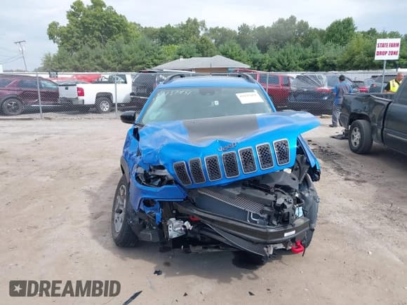 ✅ 2022 Jeep Cherokee Trailhawk • VIN: 1C4PJMBX2ND522285 • Lot: 43137451. Wystawiony na IAAI z przebiegiem 14 205 mil. Bezpłatny archiwum sprzedaży aukcyjnych z USA i szczegółowy raport historii pojazdu na DreamBid. Zdjęcie 12.
