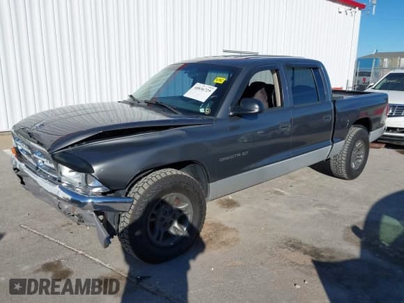 ✅ 2001 Dodge Dakota Sport • VIN: 1B7HL2AN21S319390 • Lot: 40836729. Wystawiony na IAAI z przebiegiem 118 823 mil. Bezpłatny archiwum sprzedaży aukcyjnych z USA i szczegółowy raport historii pojazdu na DreamBid. Zdjęcie 2.